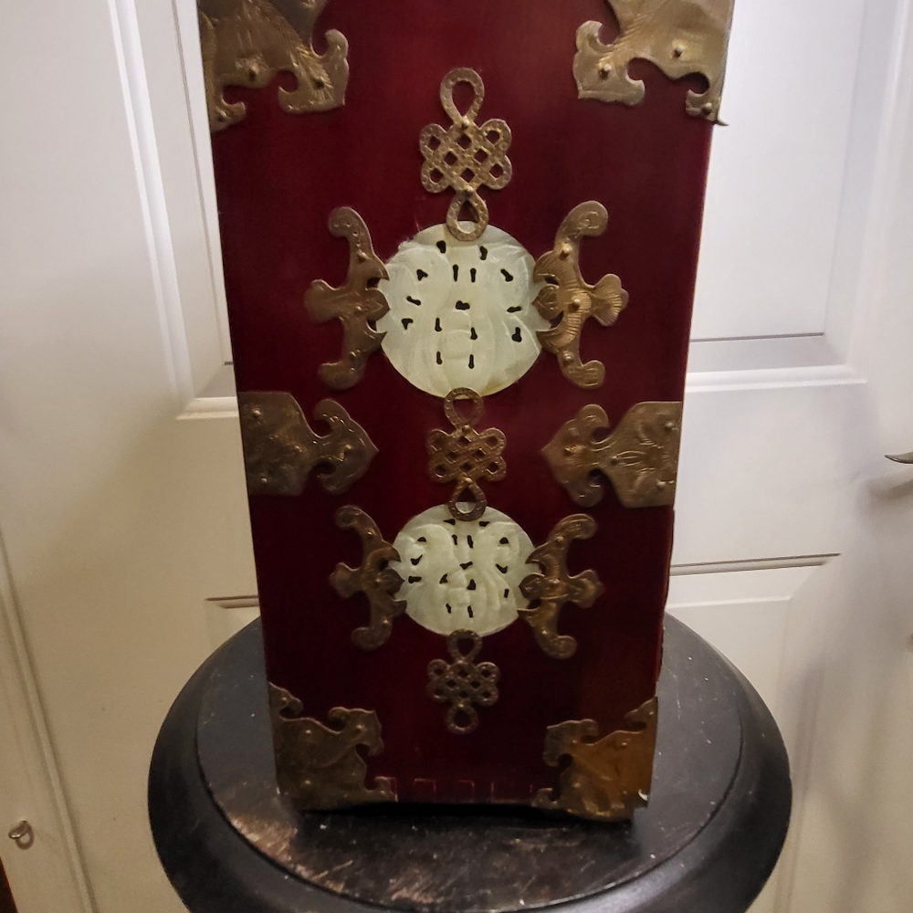 Vintage Chinese Oriental Wood and Carved Jade Jewelry Box - Picture 4 of 16